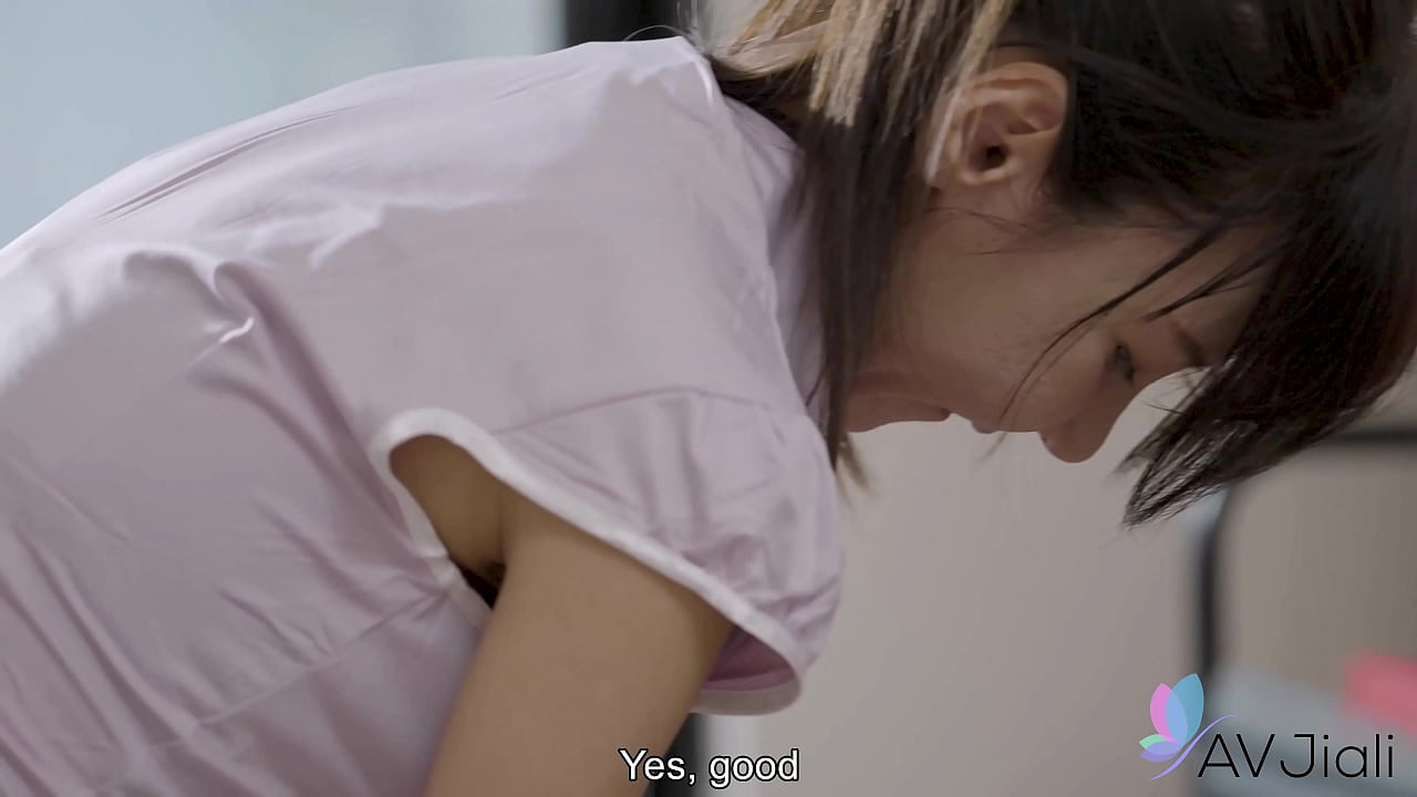 cn-22-sexy-asian-masseuse-feifei-fucks-her-client