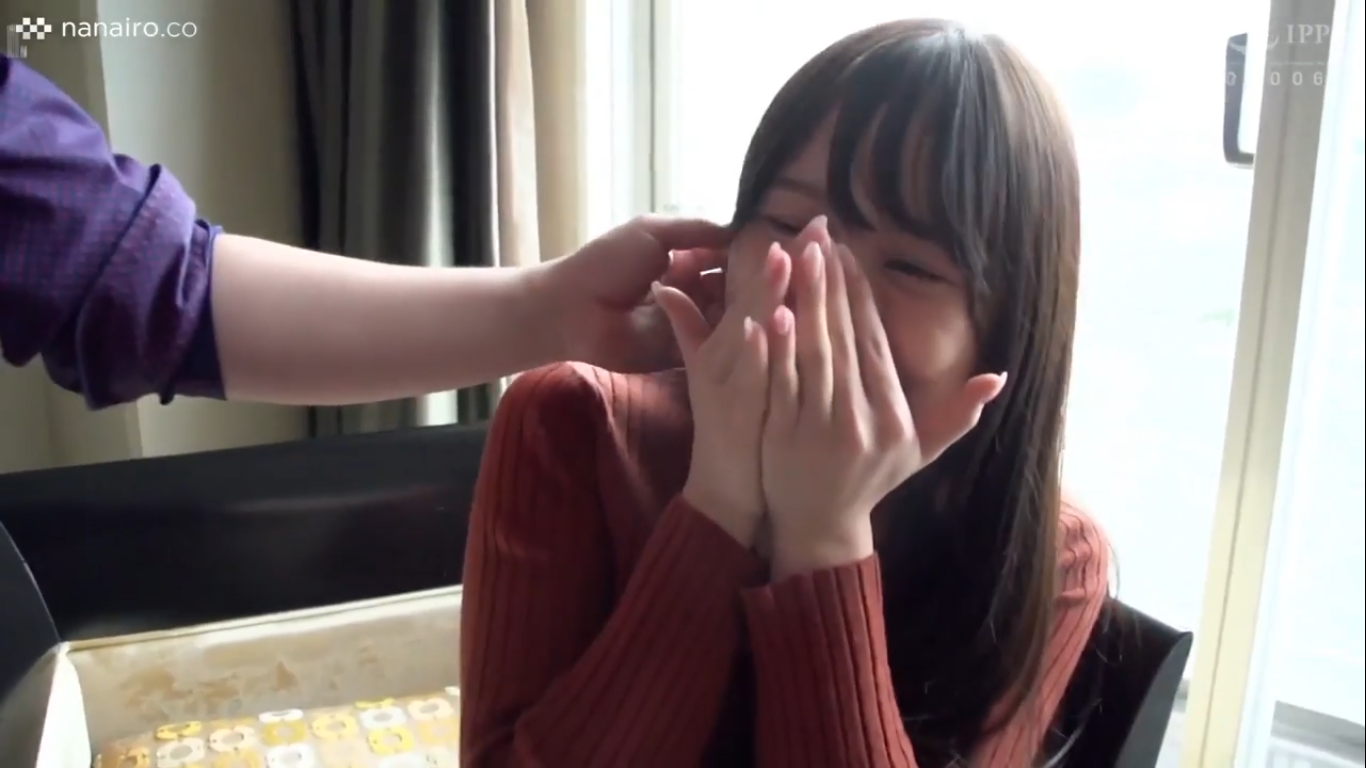 jp-708-743-mirina-01-sex-/-mirina-sweating-on-the-forehead-of-a-beautiful-girl