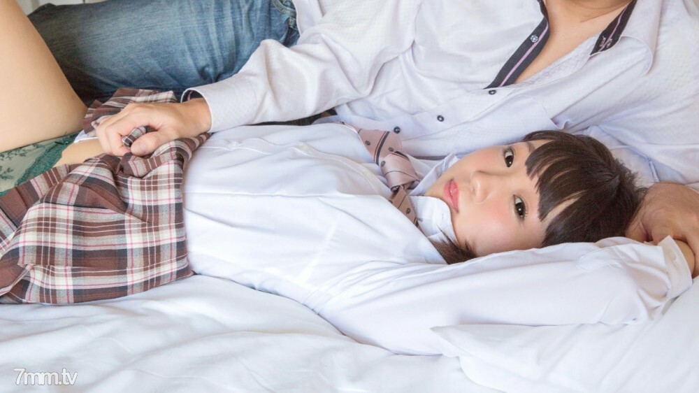 jp-904-689-shizuku-01-ubu-shaved-girl-and-uniform-h-/-shizuku