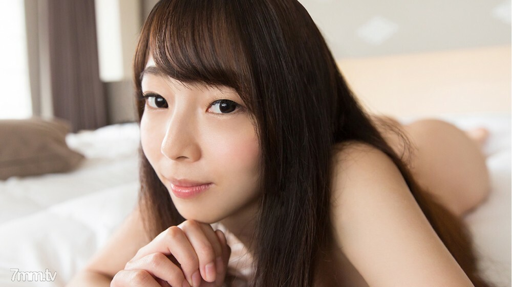 jp-955-664-yuuri-01-beautiful-girl-with-beautiful-legs-ends-up-on-the-bed-/-yuuri