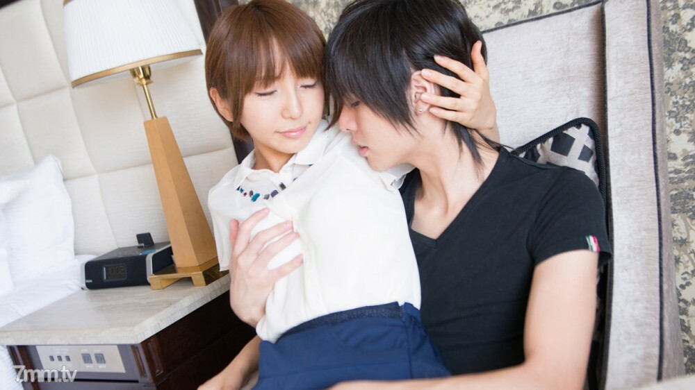 jp-1028-326-ayumi-01-h-/-ayumi-that-a-shy-girl-attacks
