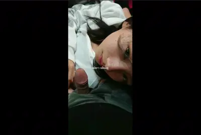 หลุดคู่รักทางบ้าน-สาวน้อยวัยกำลังน่ารักถูกแฟนถ่ายคลิปตอนนอนกอดตุ๊กตาอมควย-ก่อนจะโดนนิ้วเบ็ดหีรัวๆ-ครางอย่างเสียว-รักแรกมันก็ละมุนแบบนี้