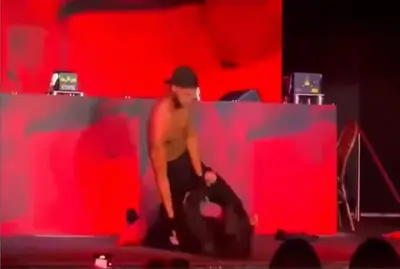 หลุดxxxแอบถ่ายบาร์โฮสดาราดัง-หนุ่มลูกครึ่งเต้นยั่ว-เอาควยถูหน้า