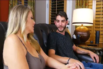 stepmom-julia-ann-xxx-หนุ่มรุ่นลูกอยากลองของรุ่นแม่-จัดให้เสียวๆ-ขอแตกใส๋ปากนะ-เด็ดสุด