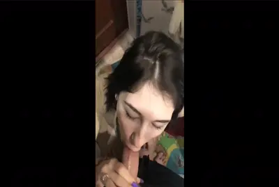 วัยรุ่นฝรั่งนั่งชักควยเสียวจัดๆ-อมควยได้เสียวมากๆ