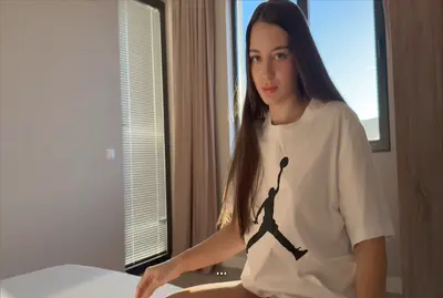 ทนไม่ไหวแล้ว-เห็นตูดอวบๆ-ขาวๆ-ของพี่สาวบนเตียงแบบไม่มีอะไรกั้น...-จัดการกระหน่ำแทงจนยั้งไม่อยู่-พ่นน้ำเชื้อฉีดลึกเข้าท้องพี่สาวไปแบบเน้นๆ