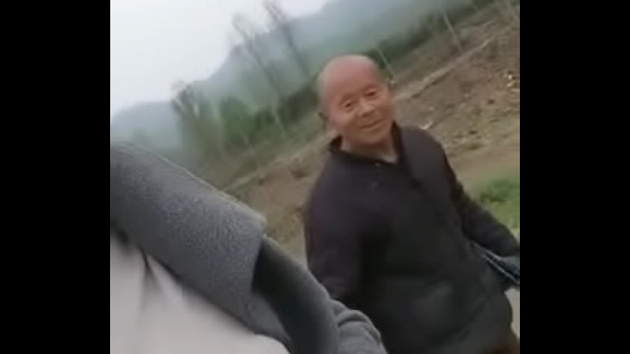 slutty-girl-seduces-old-man-to-have-sex-outdoors
